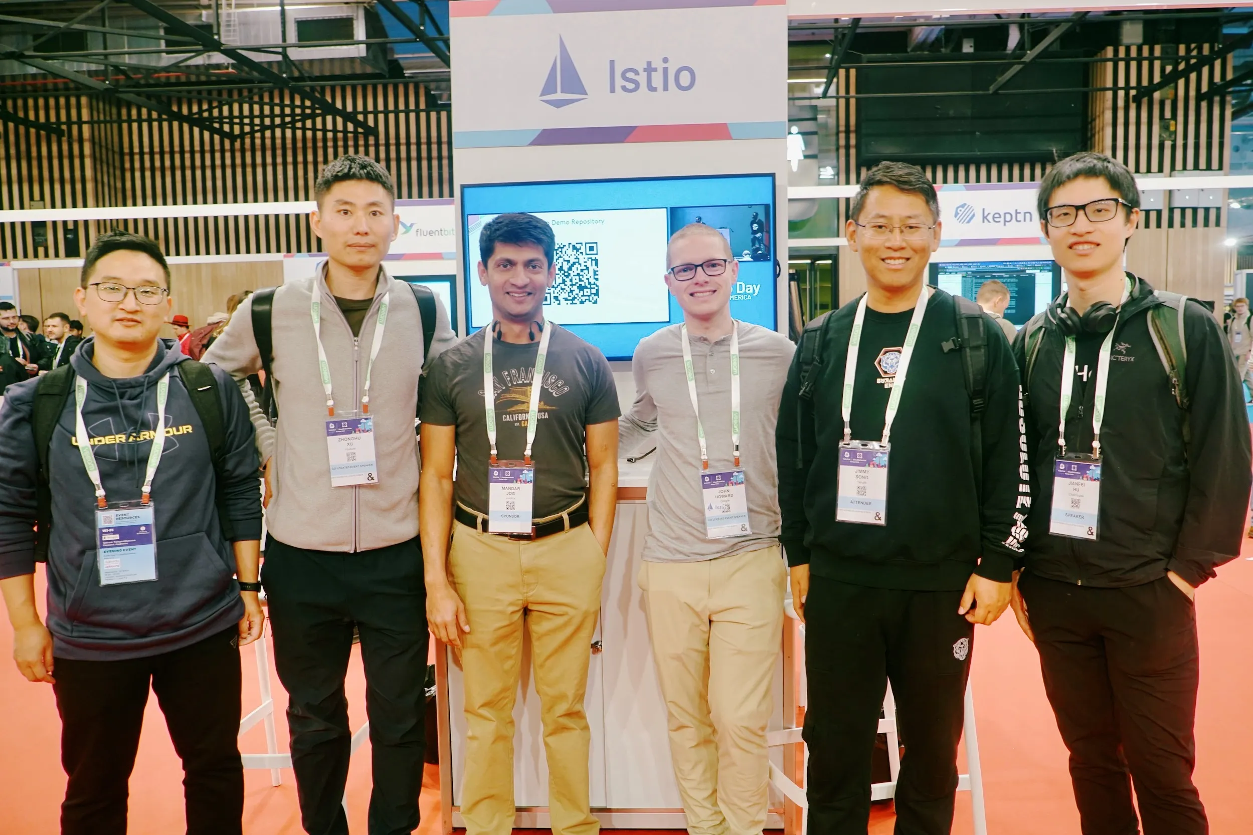 Istio Contributor 在 KubeCon EU Istio 展台