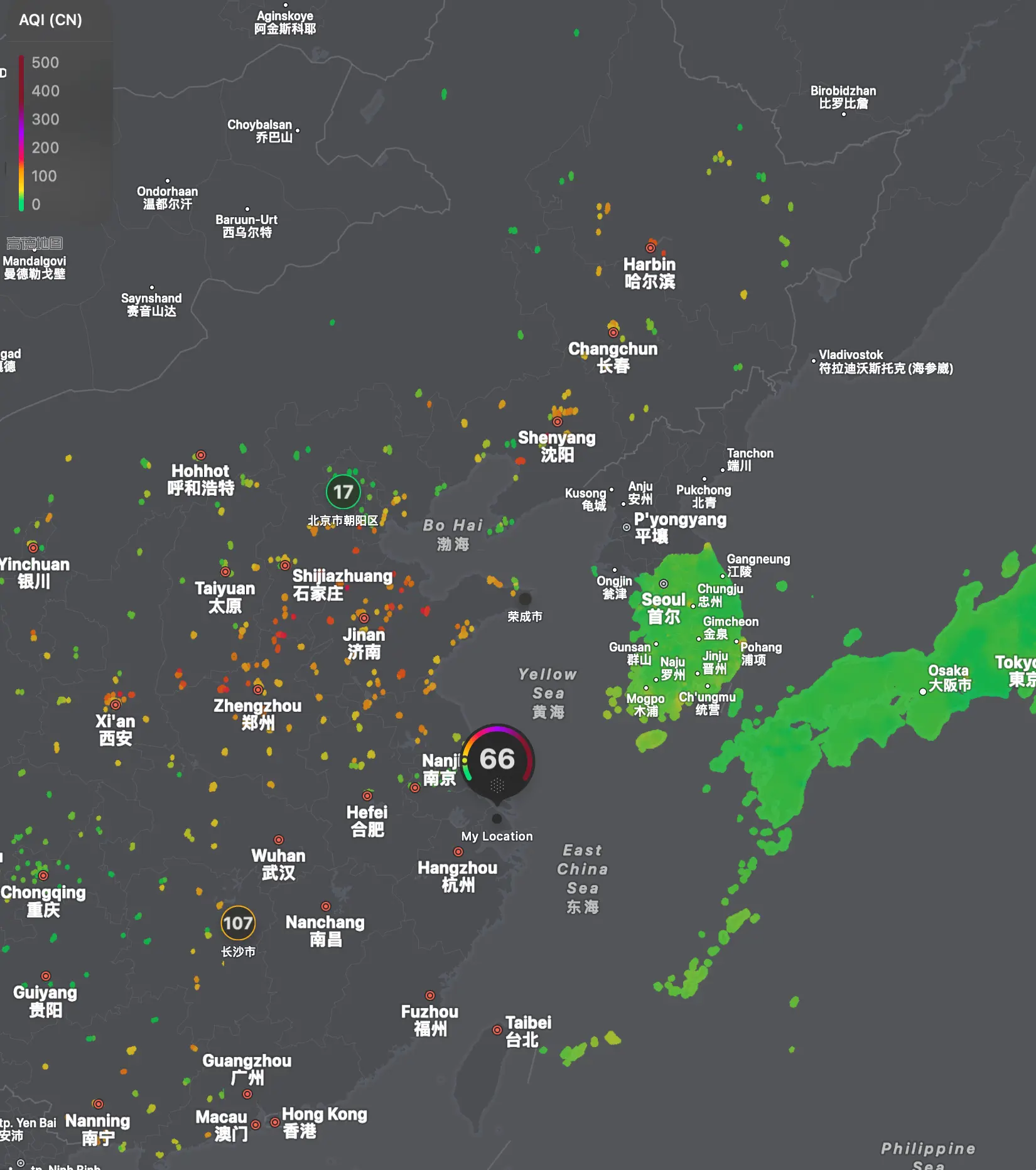 图 1: Apple Weather 中的空气质量地图，从中可以看到中国的数据是点，而其他一些国家是面