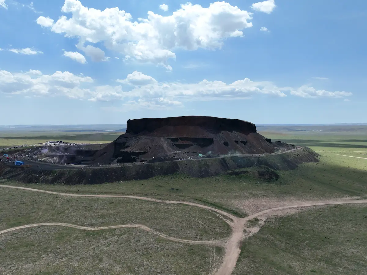 内蒙古乌兰察布乌兰哈达火山地质公园,6 号火山(南炼丹炉)